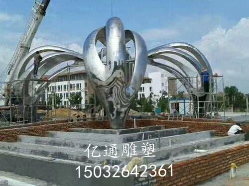 自然与工艺的融合 荷叶雕塑与仿真花卉的完美呈现——以亿通花卉雕塑厂为例